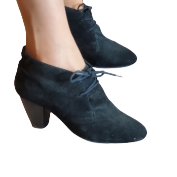 BLACK SUEDE LACE UP HIGH HEEL OXFORD SHOES ( SIZE ALDO - 8.5) - Picture 2 of 7